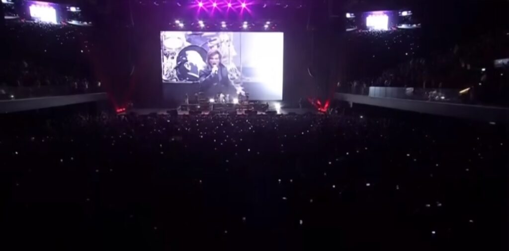 El Movistar Arena lleno y Javier Milei cantando en el escenario. ¿Cómo interpretaríamos esto magicamente?